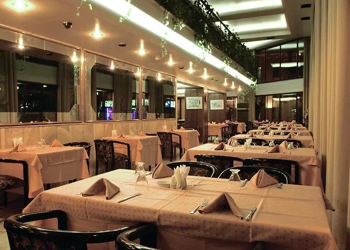 雨穆克格鲁酒店