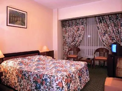 雨穆克格鲁酒店 3*