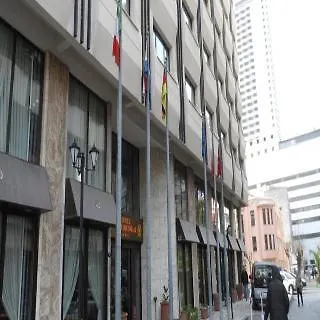 雨穆克格鲁酒店 3*