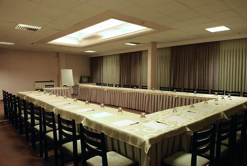 雨穆克格鲁酒店